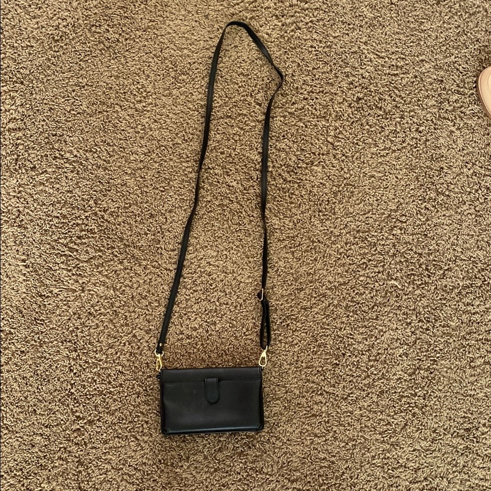 Sleek Black Crossbody Bag with Minimalist Design